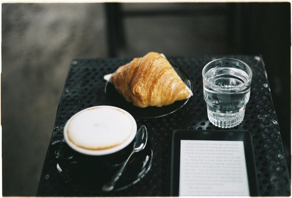 Seamlessly Merging British Vintage Gems with Contemporary Fashion Staples: A Masterclass